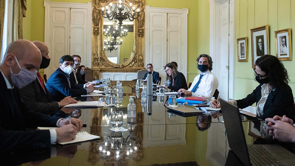 La reunión de hoy fue encabezada por el Jefe de Gabinete Santiago Cafiero. La reunión de hoy fue encabezada por el Jefe de Gabinete Santiago Cafiero.